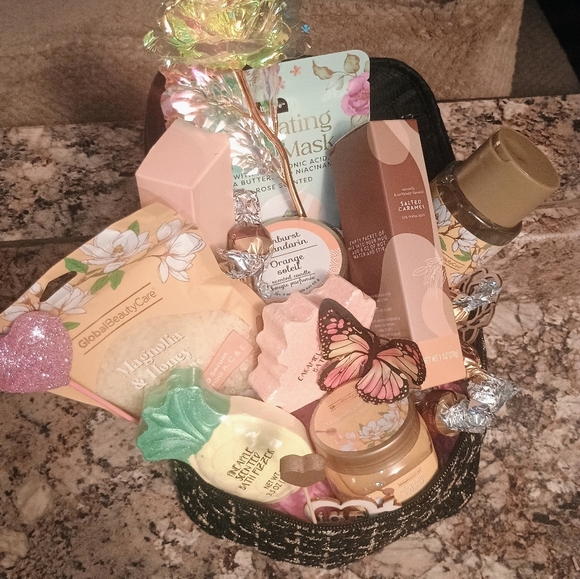 Luxury Custom Pamper Me Spa Women's Gift Basket - Picture 8 of 15
